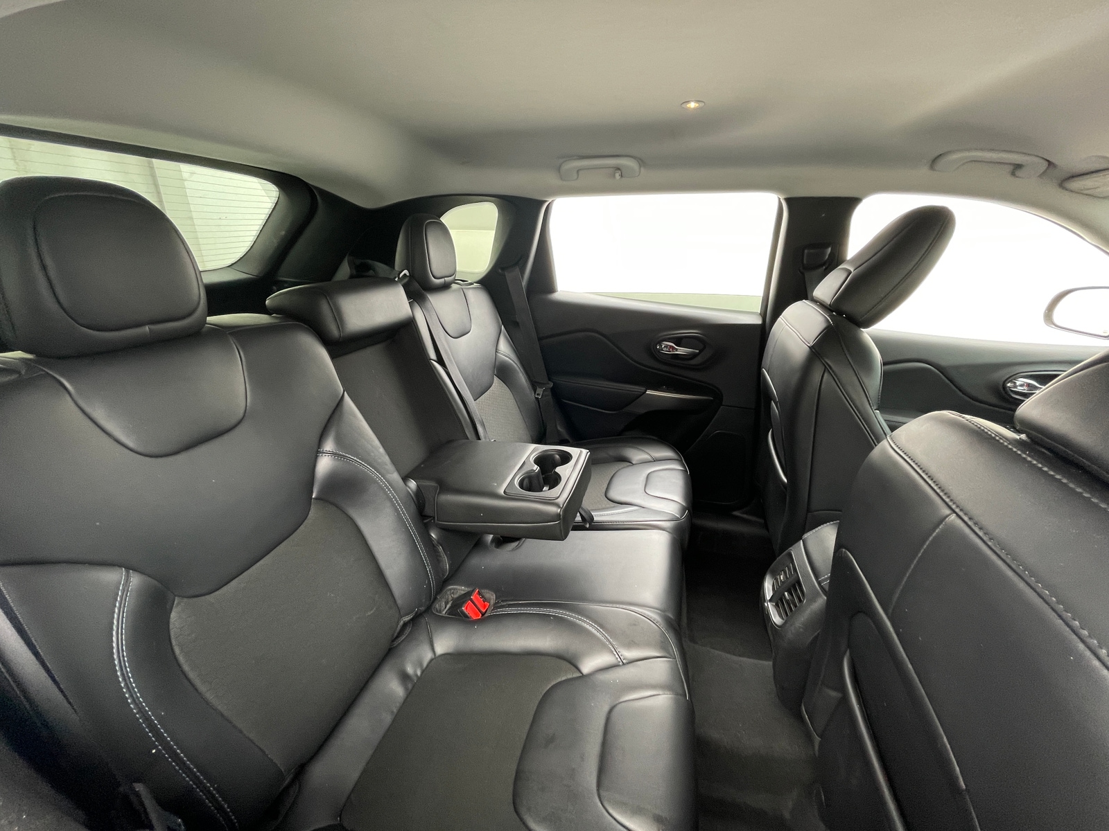 Thumbnail: 2020 Jeep Cherokee - 6