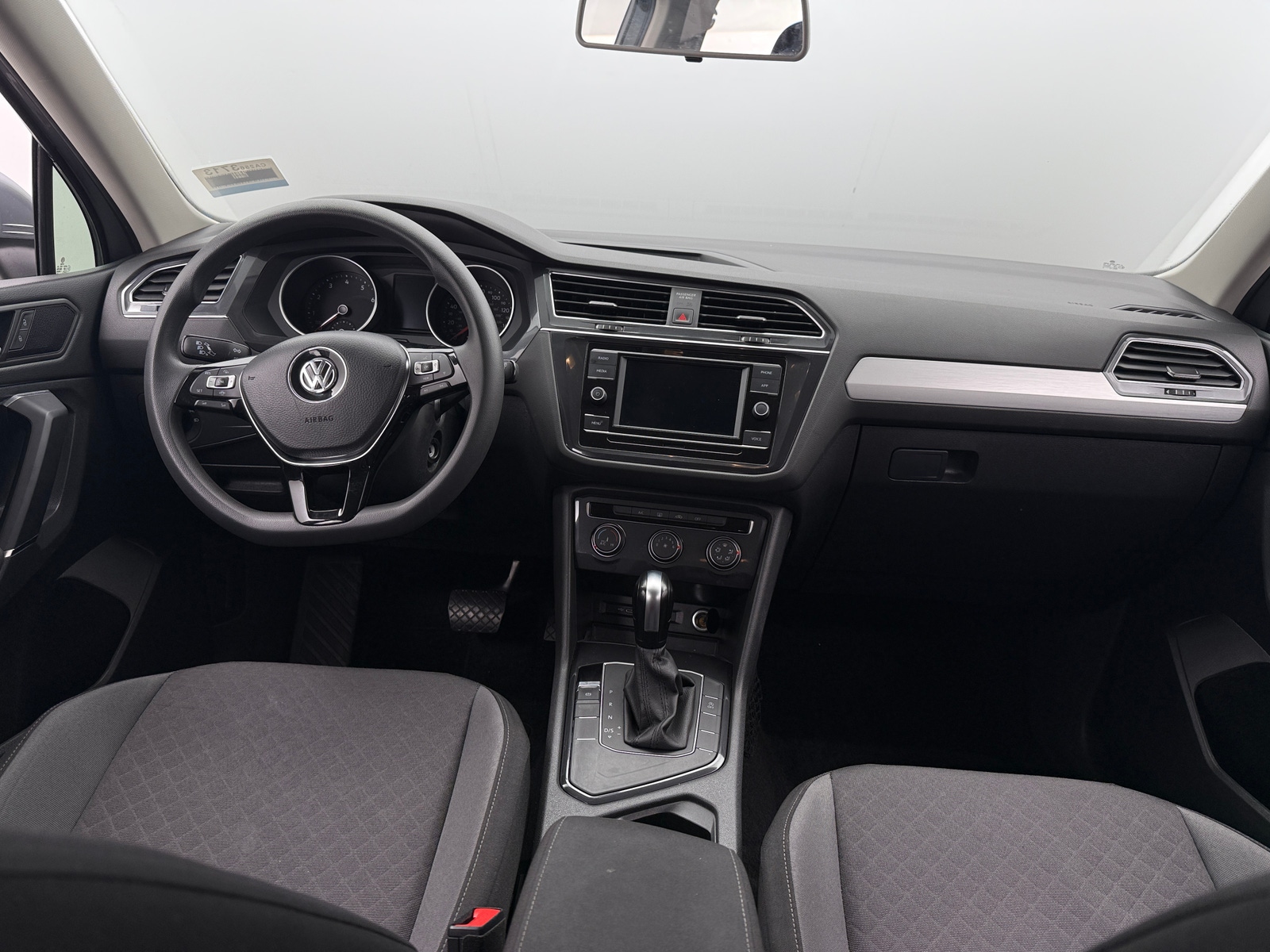 Thumbnail: 2020 Volkswagen Tiguan - 3