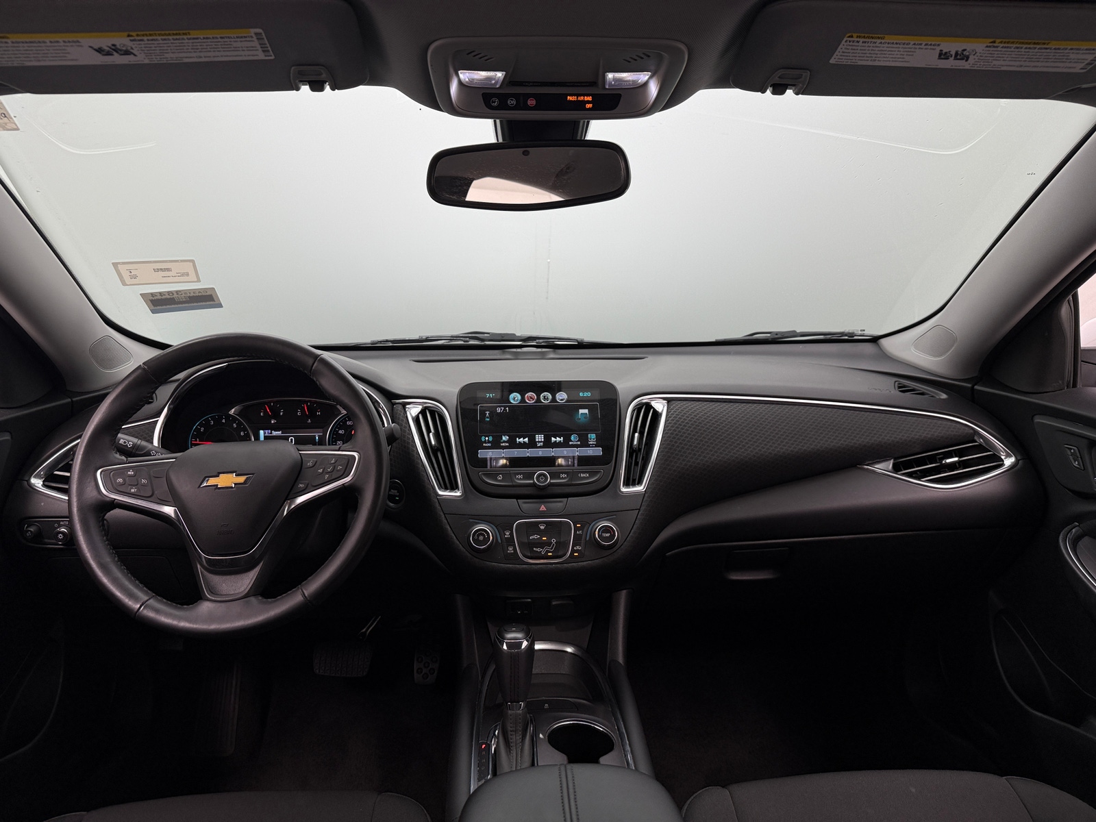 Thumbnail: 2018 Chevrolet Malibu - 3