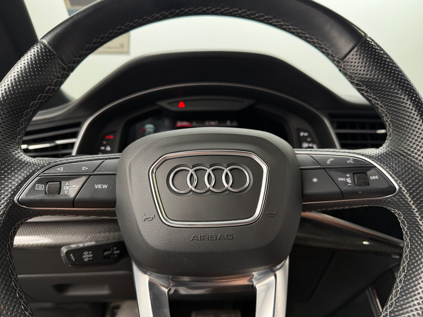 Thumbnail: 2021 Audi SQ8 - 4