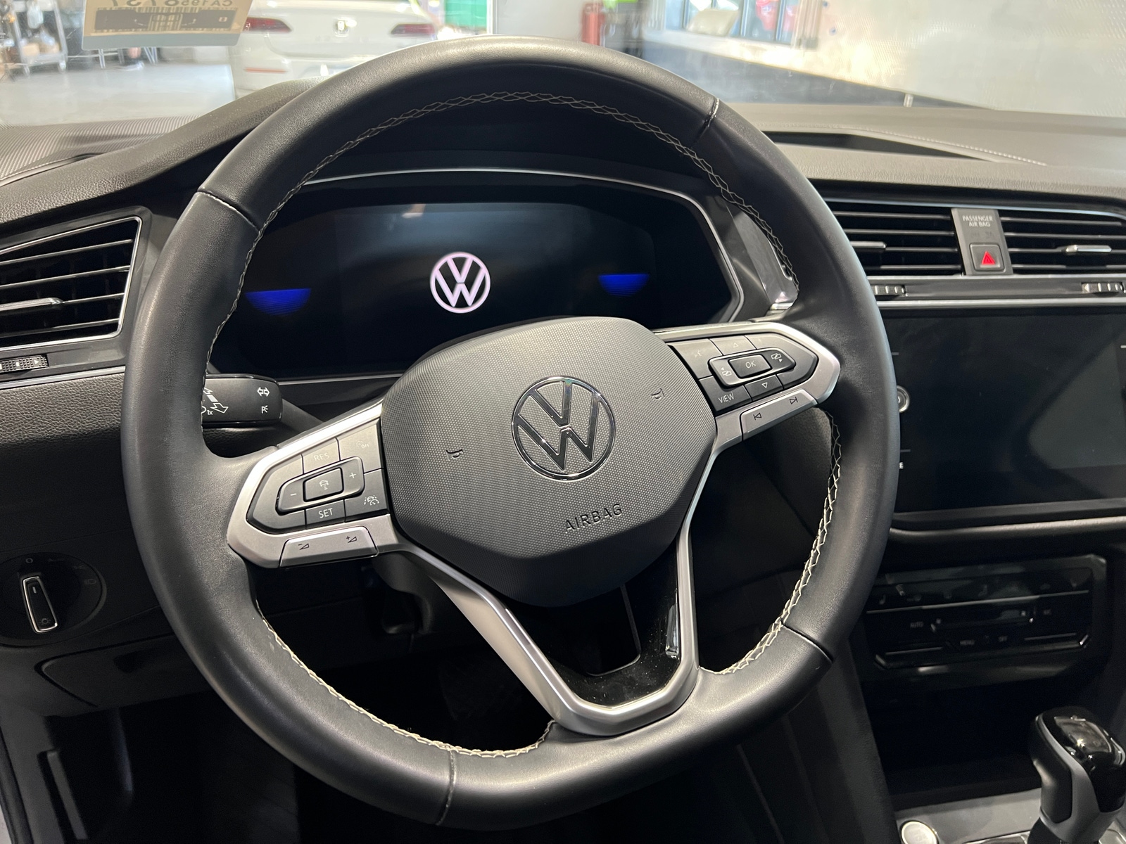 Thumbnail: 2024 Volkswagen Tiguan - 4