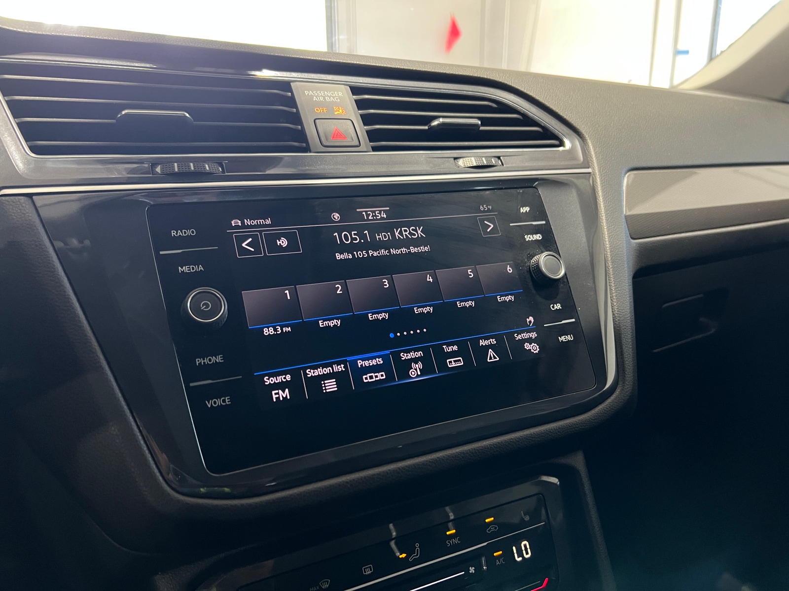 Thumbnail: 2024 Volkswagen Tiguan - 3