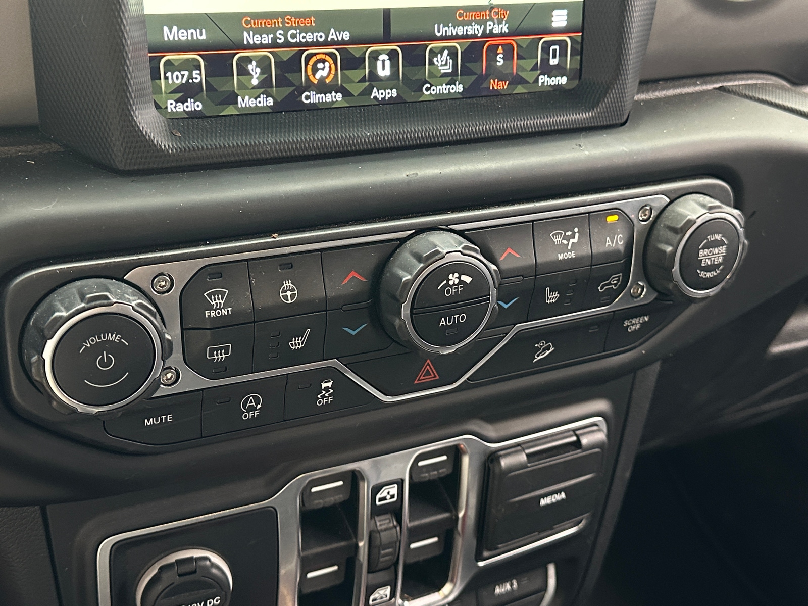 Thumbnail: 2019 Jeep Wrangler - 3