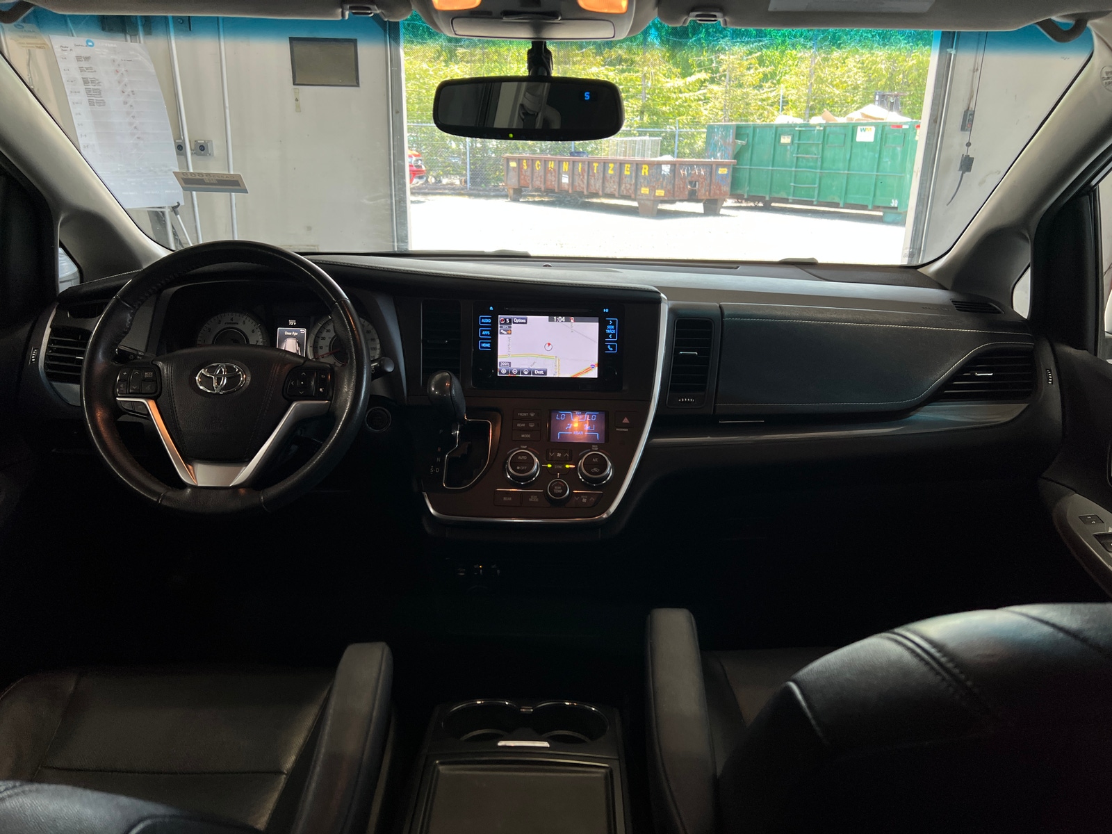 Thumbnail: 2017 Toyota Sienna - 2