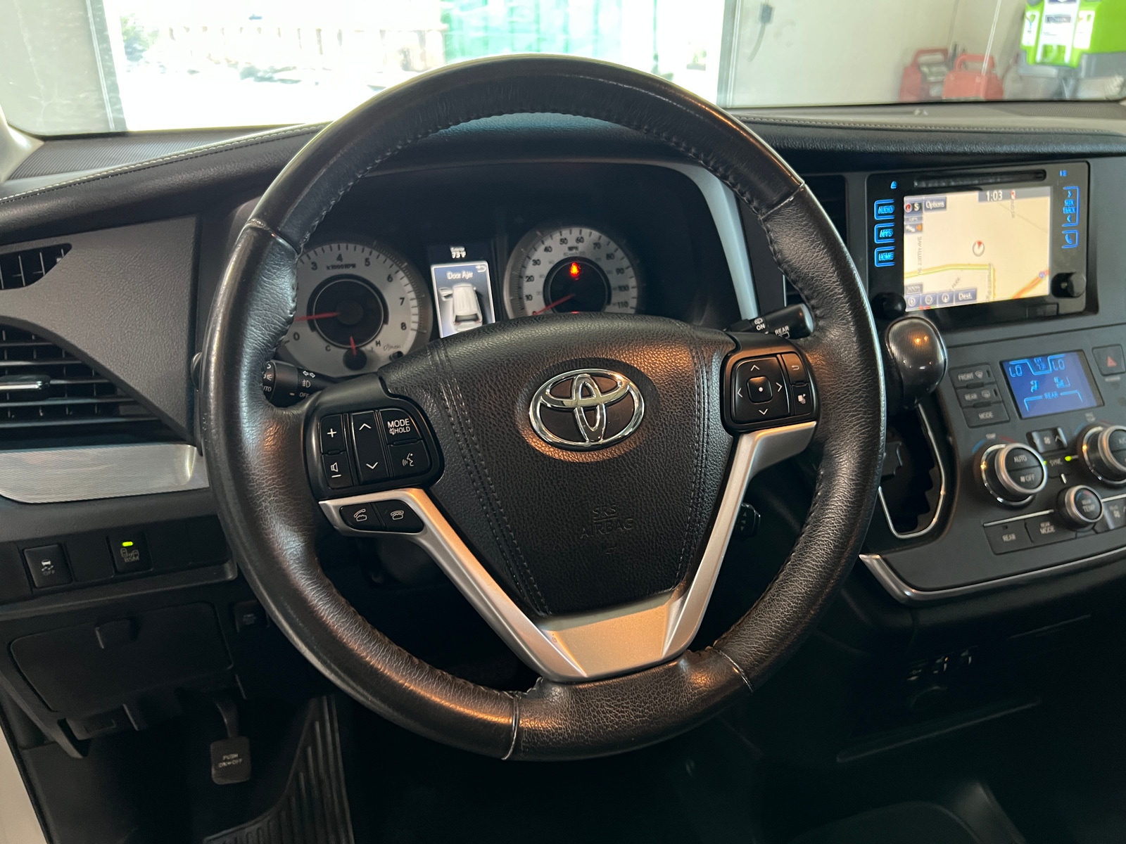 Thumbnail: 2017 Toyota Sienna - 4