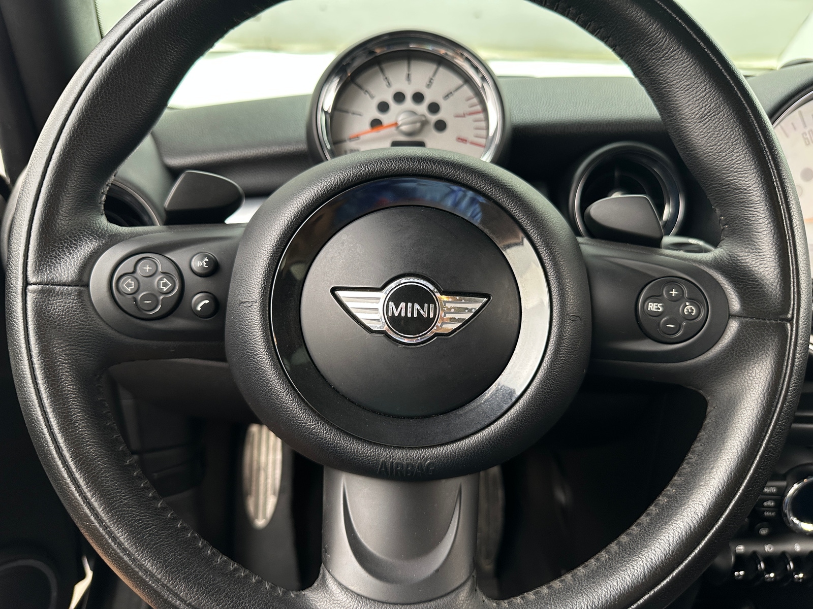 Thumbnail: 2013 MINI Cooper Hardtop - 4
