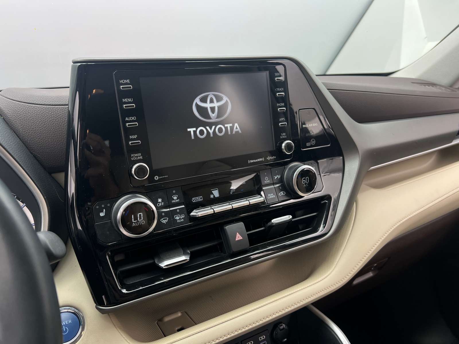 Thumbnail: 2022 Toyota Highlander - 3