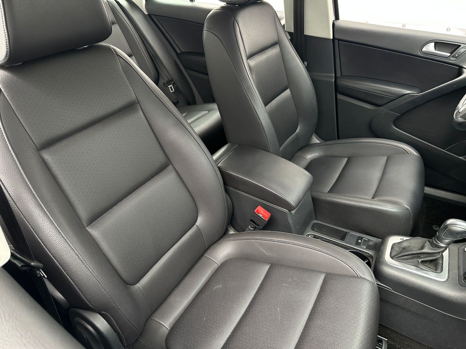 Thumbnail: 2016 Volkswagen Tiguan - 2
