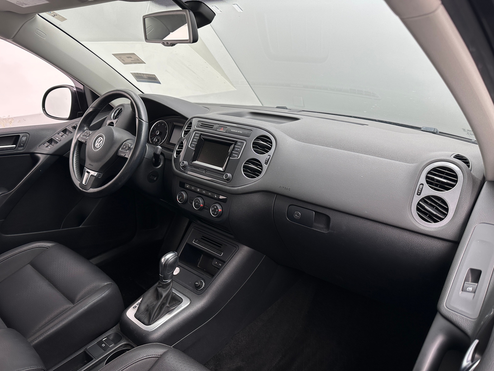 Thumbnail: 2016 Volkswagen Tiguan - 3