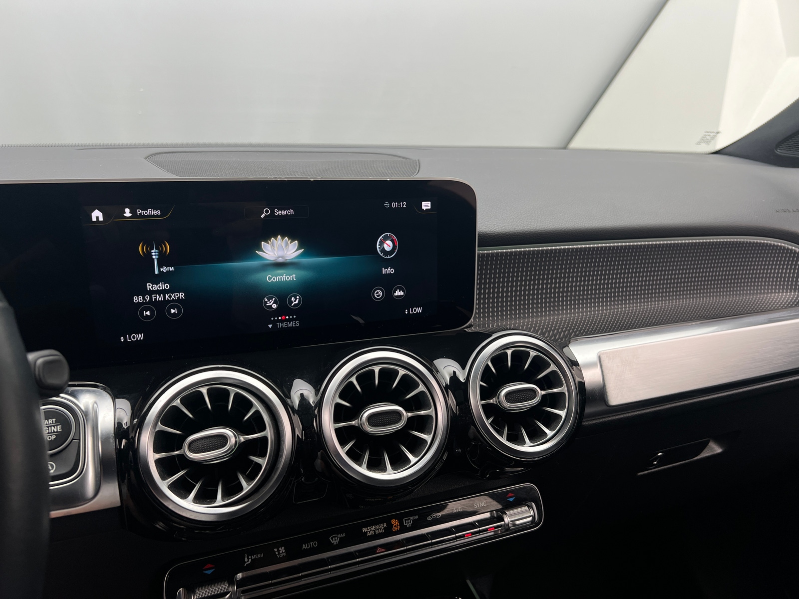 Thumbnail: 2020 Mercedes-Benz GLB - 3