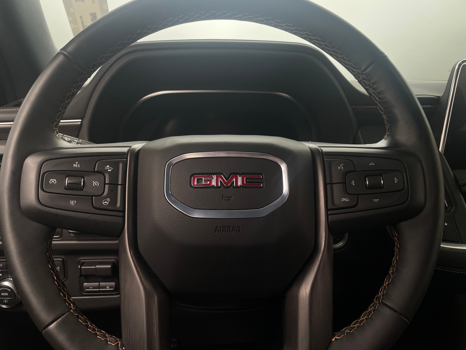 Thumbnail: 2024 GMC Yukon XL - 4