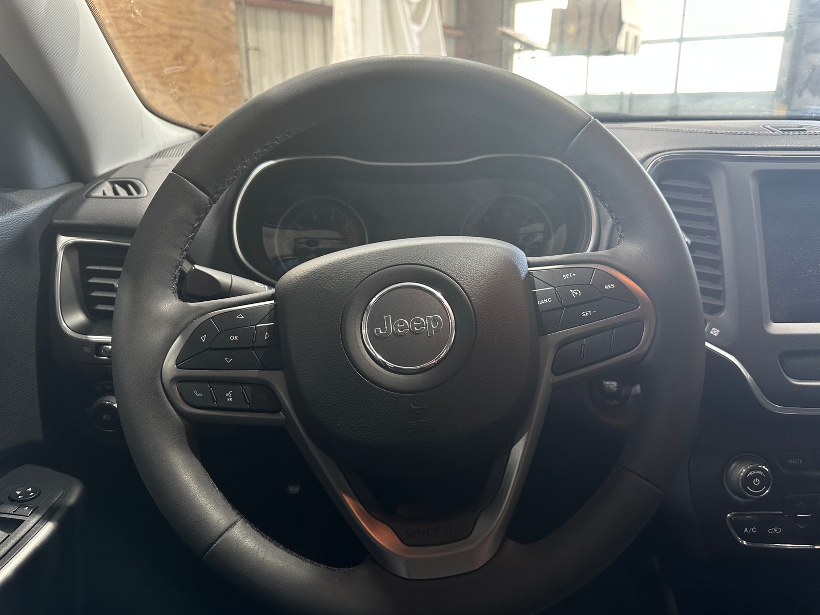 Thumbnail: 2022 Jeep Cherokee - 4