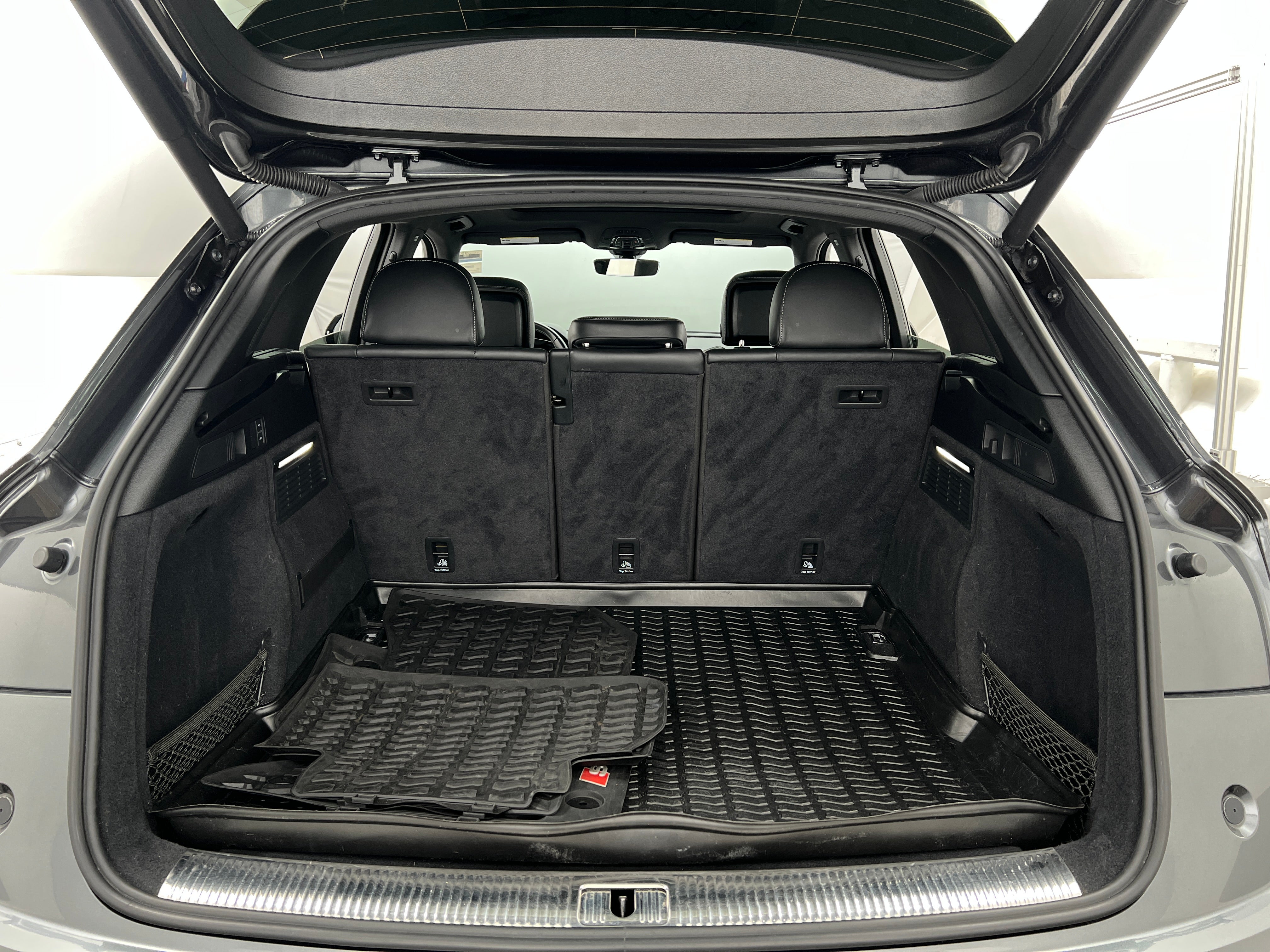 Thumbnail: 2020 Audi SQ5 - 6