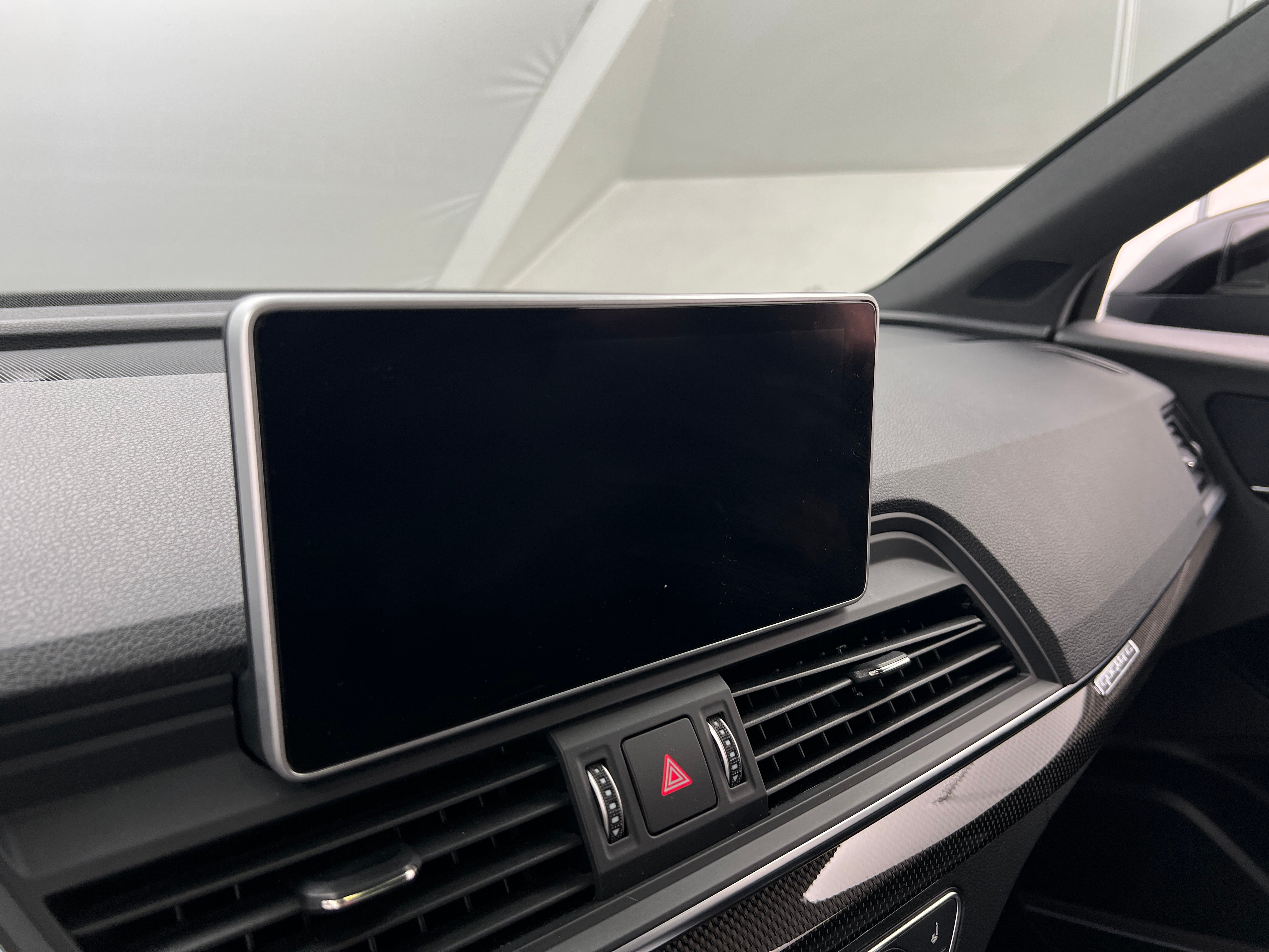 Thumbnail: 2020 Audi SQ5 - 3