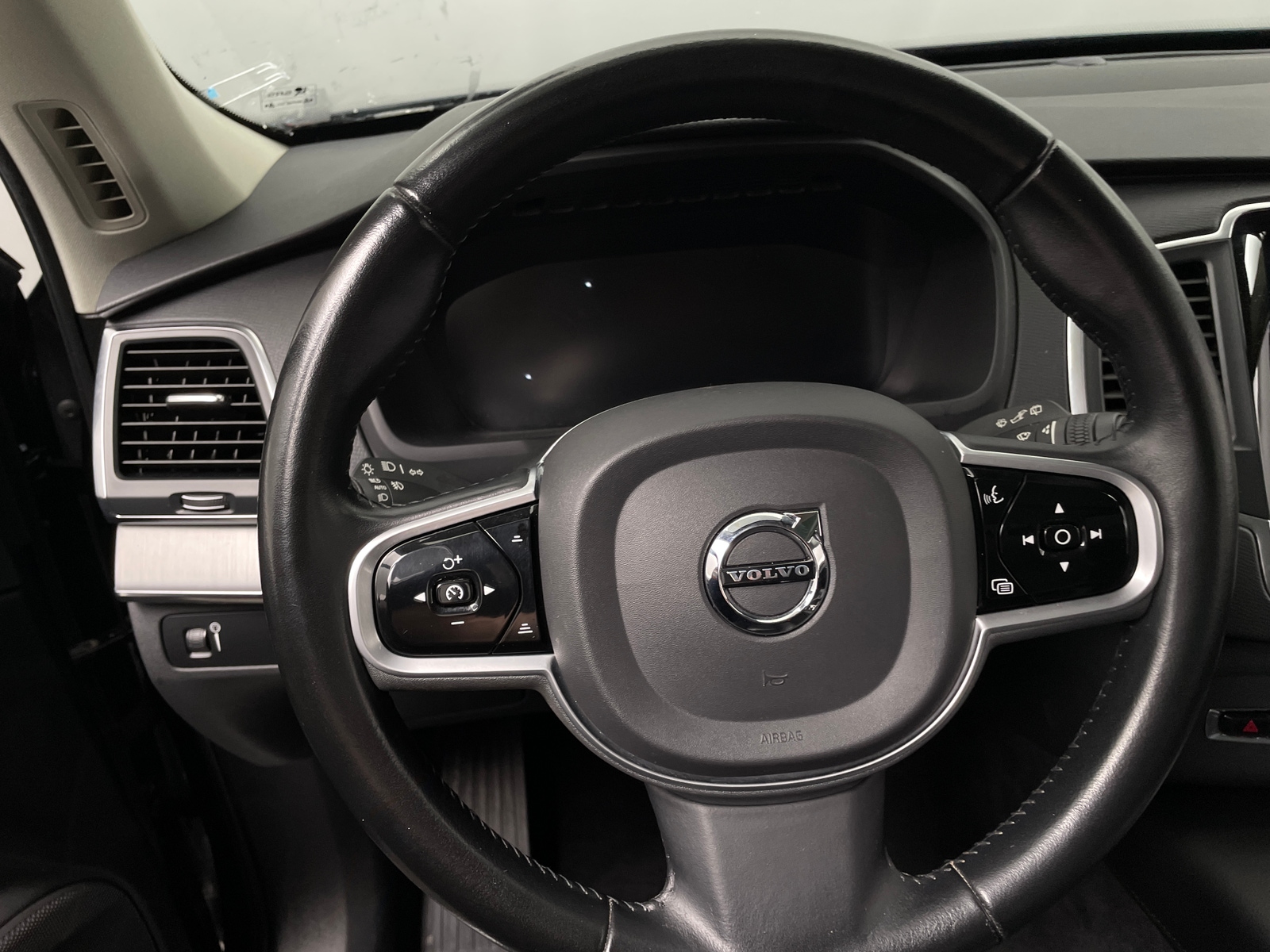 Thumbnail: 2022 Volvo XC90 - 4
