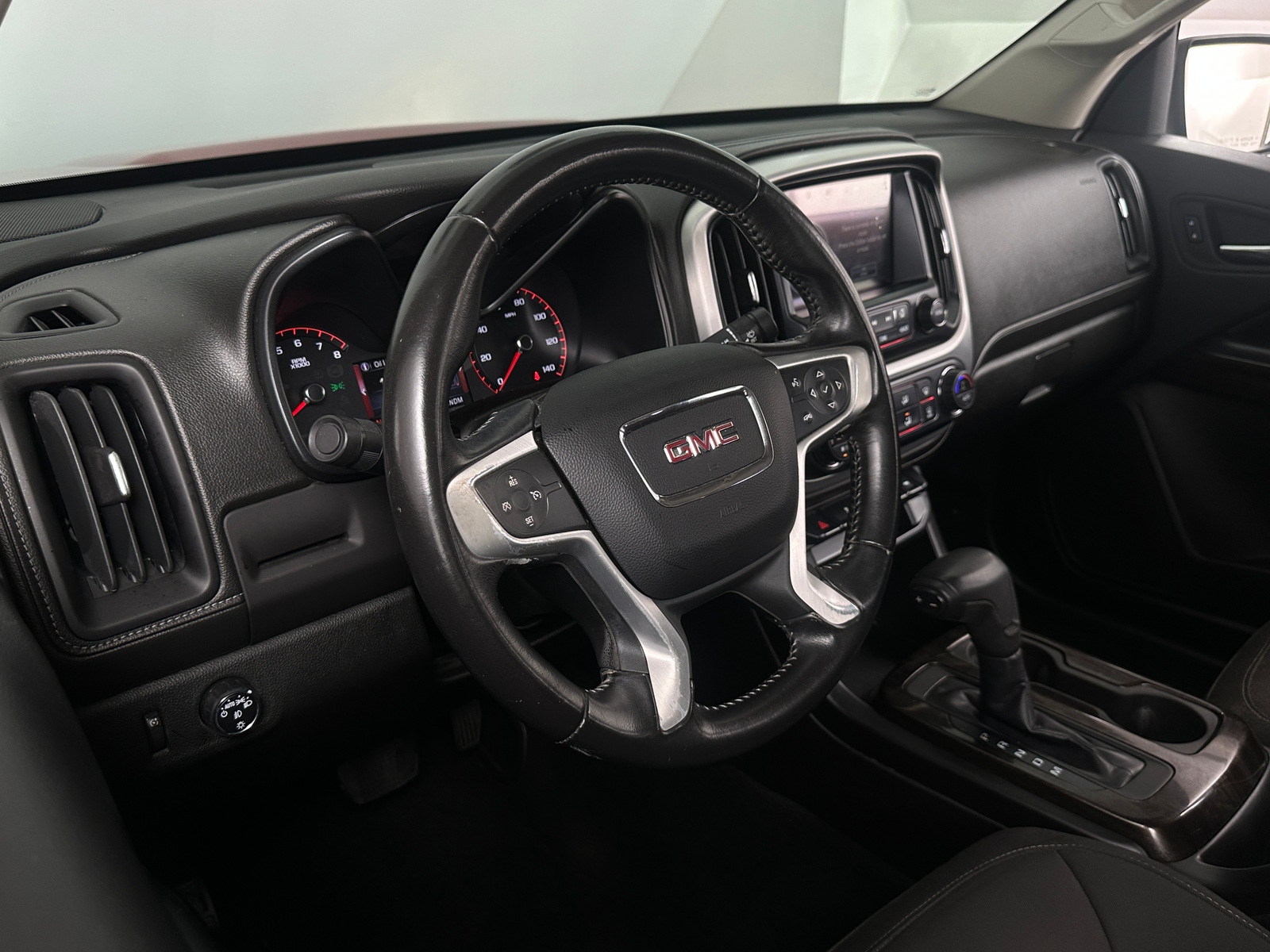 Thumbnail: 2016 GMC Canyon - 3