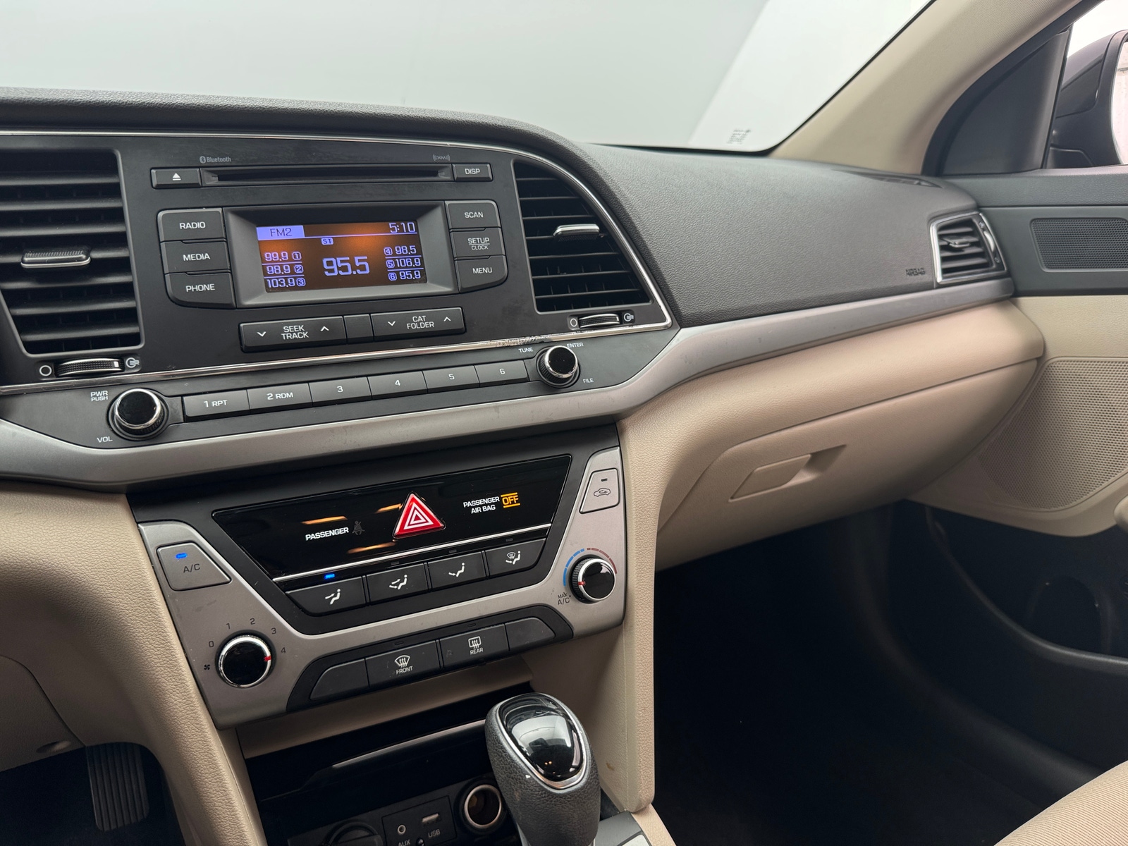 Thumbnail: 2017 Hyundai Elantra - 4