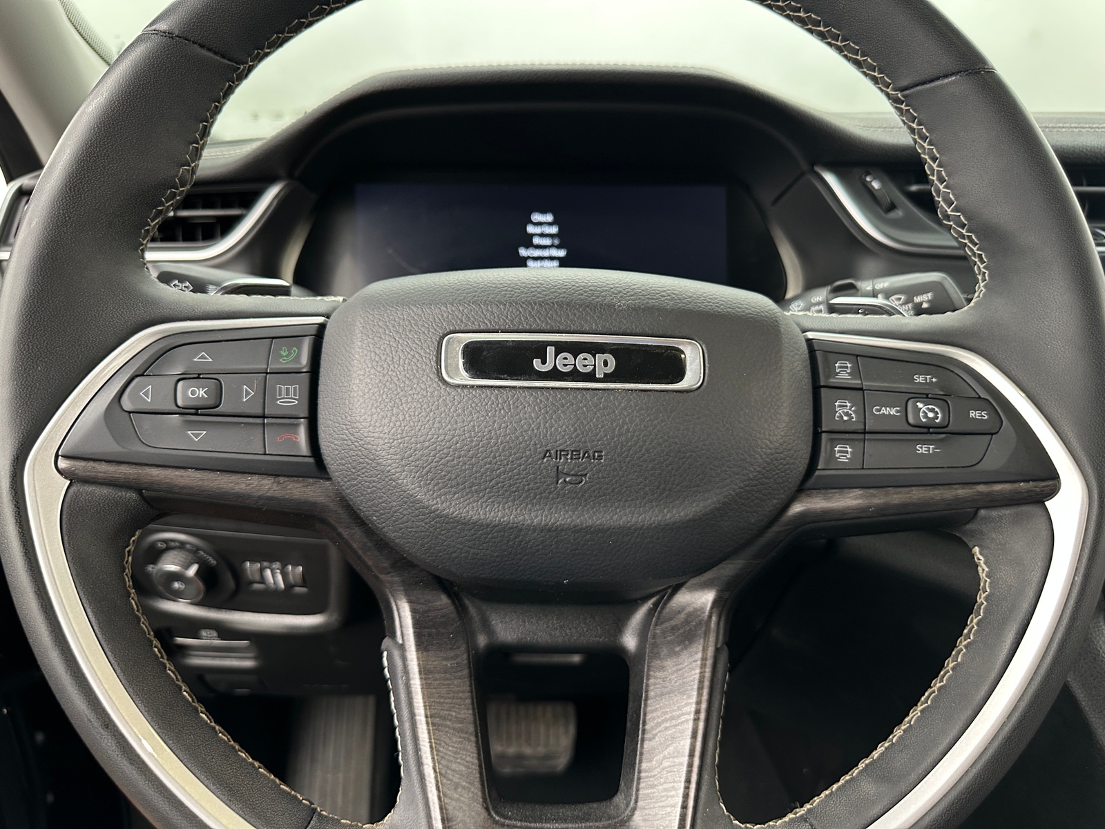 Thumbnail: 2023 Jeep Grand Cherokee L - 4