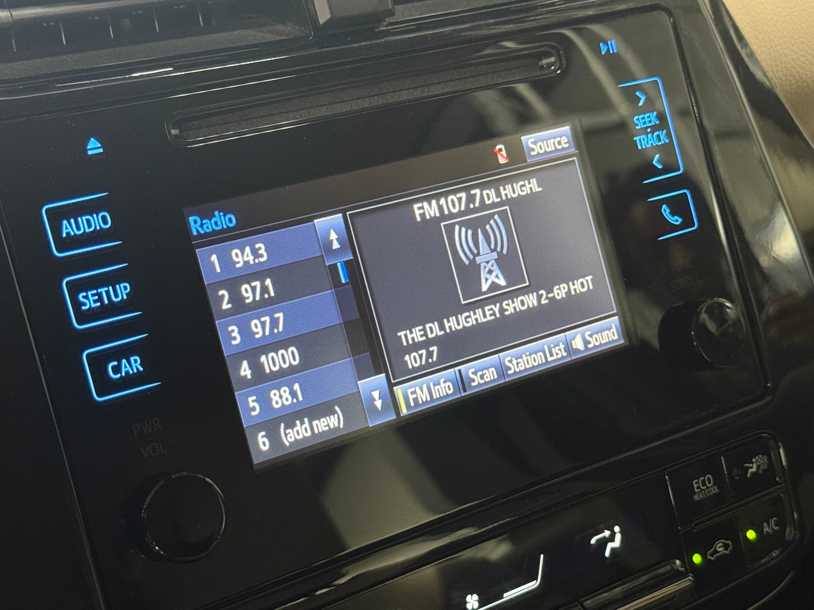 Thumbnail: 2018 Toyota Prius - 4