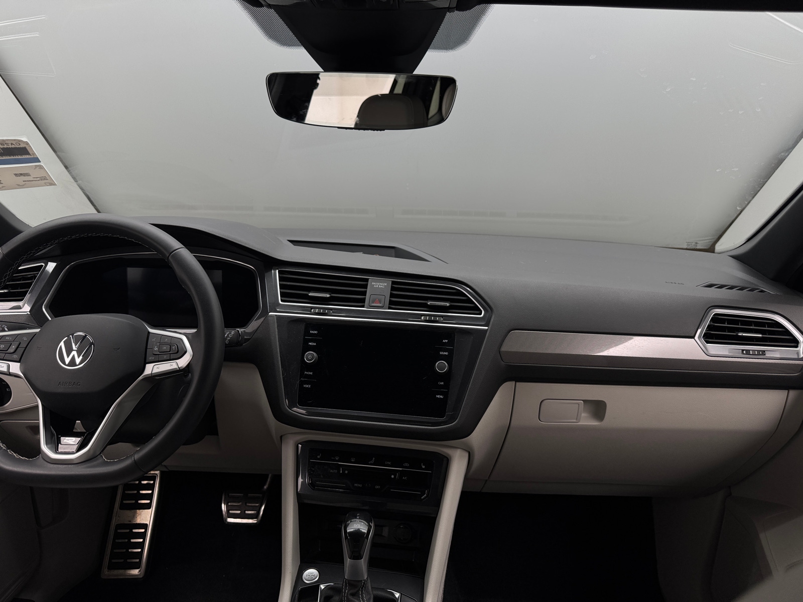 Thumbnail: 2023 Volkswagen Tiguan - 2
