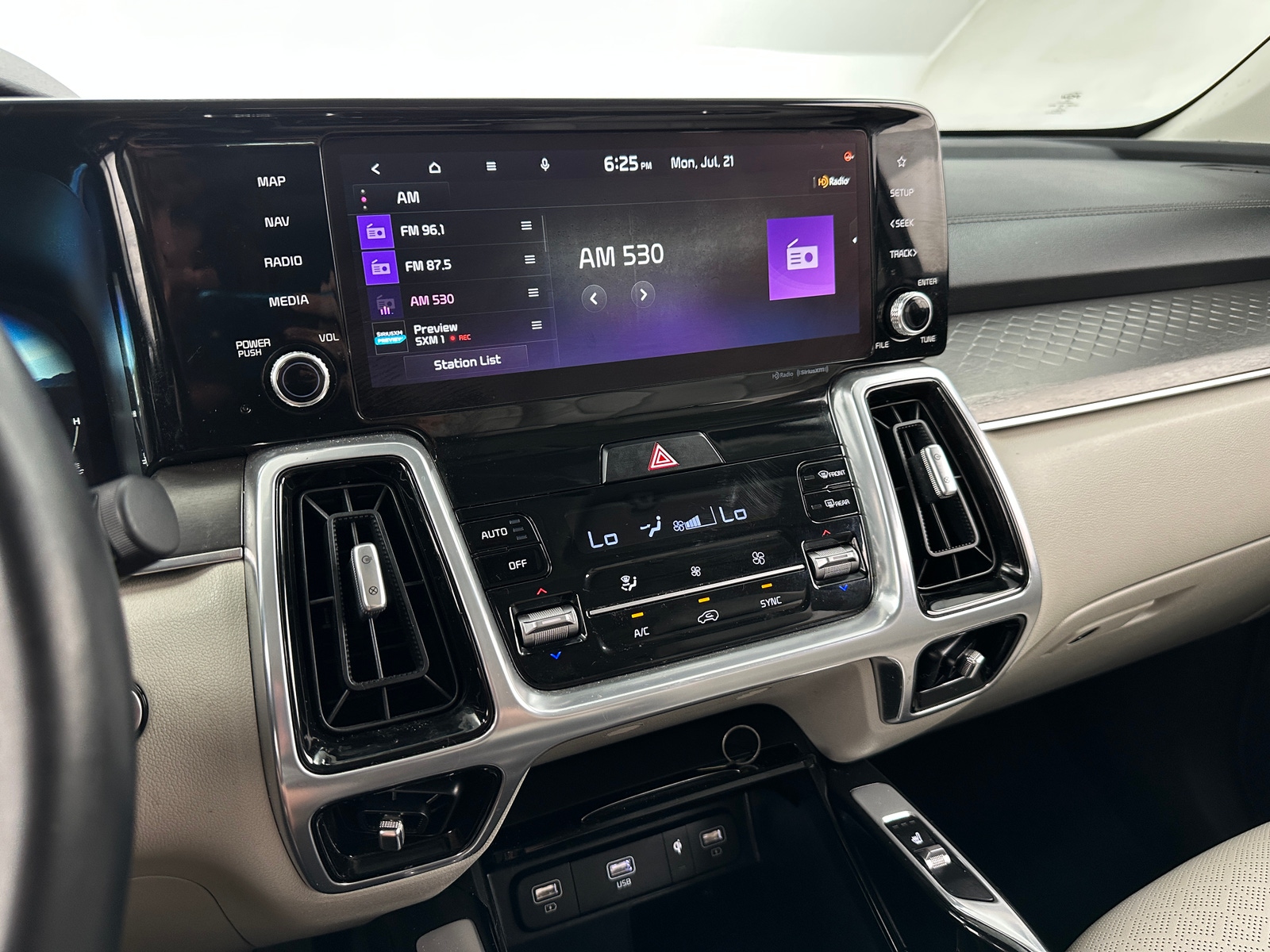 Thumbnail: 2023 Kia Sorento - 3