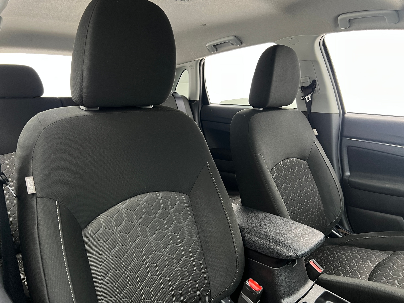 Thumbnail: 2024 Mitsubishi Outlander Sport - 2