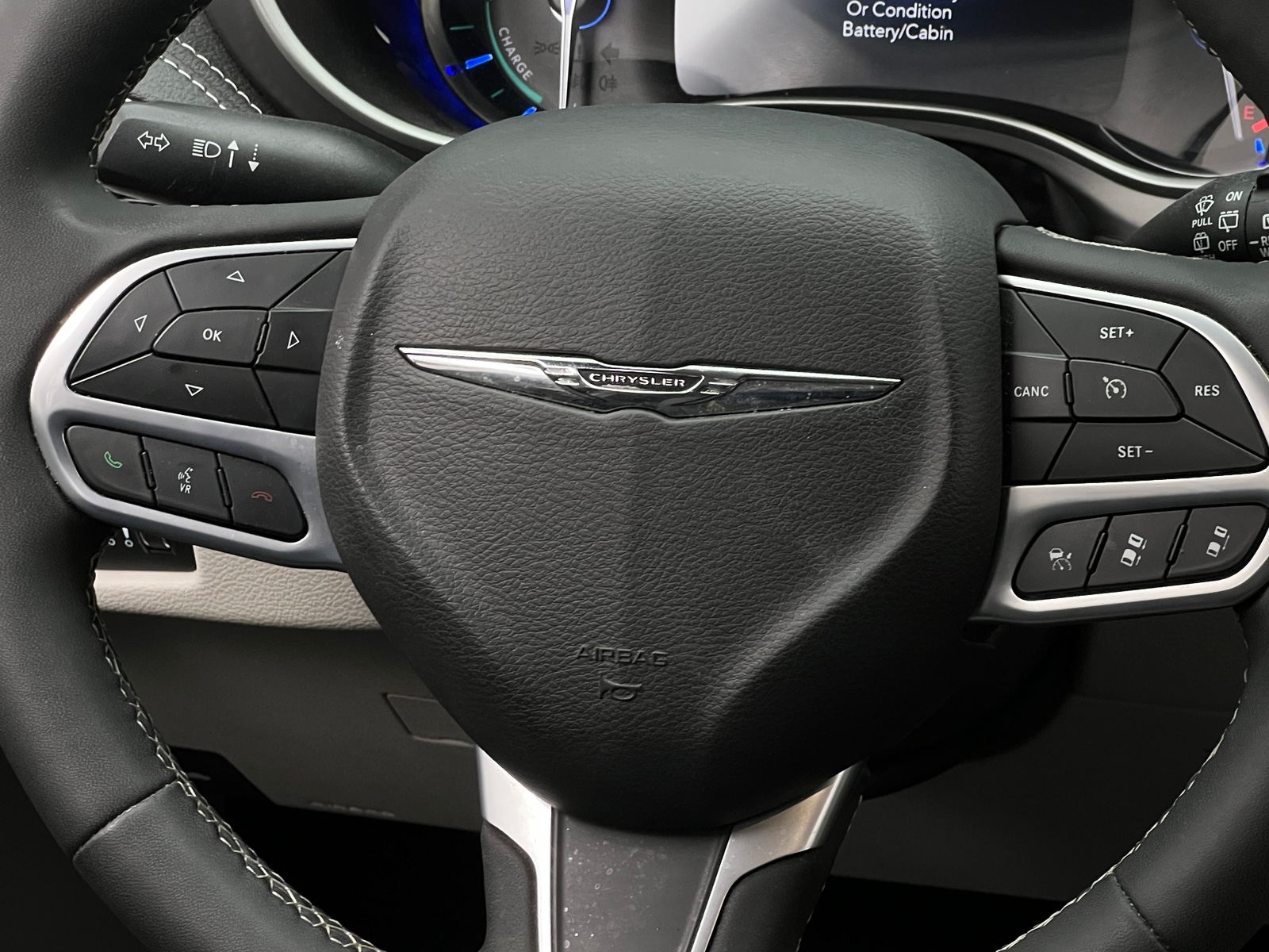 Thumbnail: 2022 Chrysler Pacifica - 4
