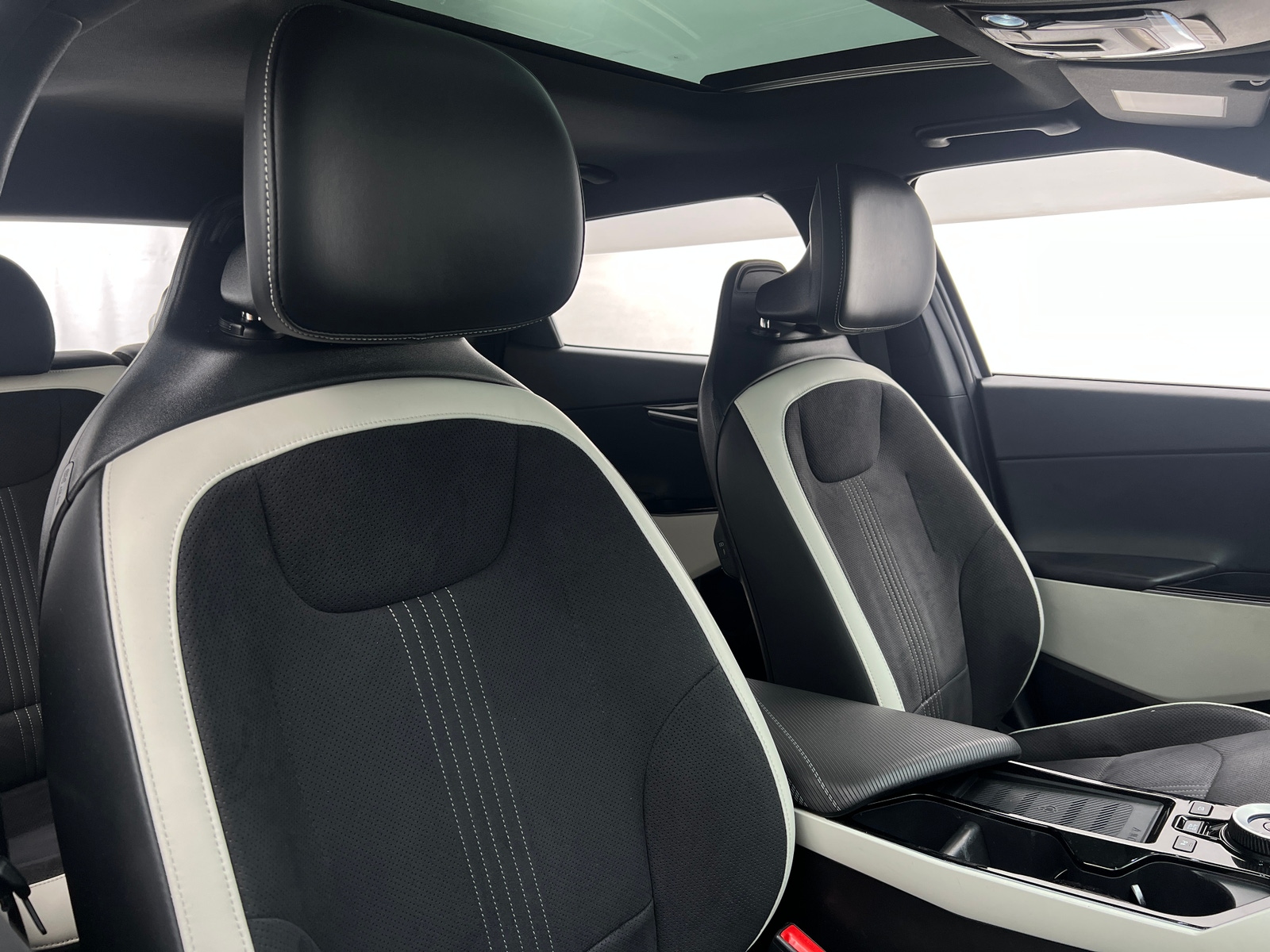 Thumbnail: 2023 Kia EV6 - 2