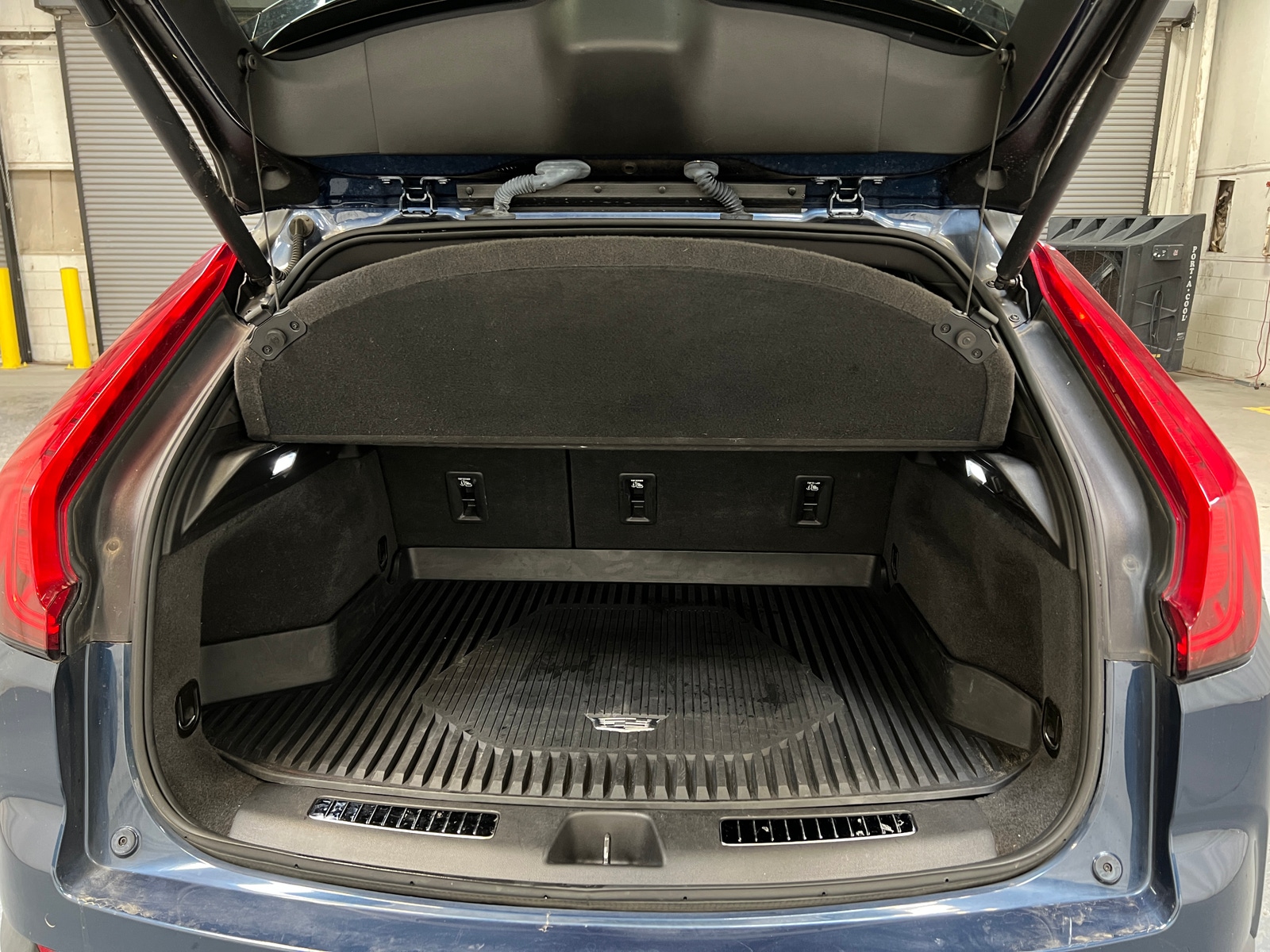 Thumbnail: 2019 Cadillac XT4 - 6