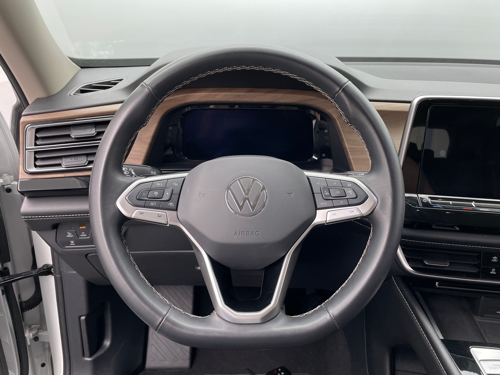 Thumbnail: 2024 Volkswagen Atlas - 4