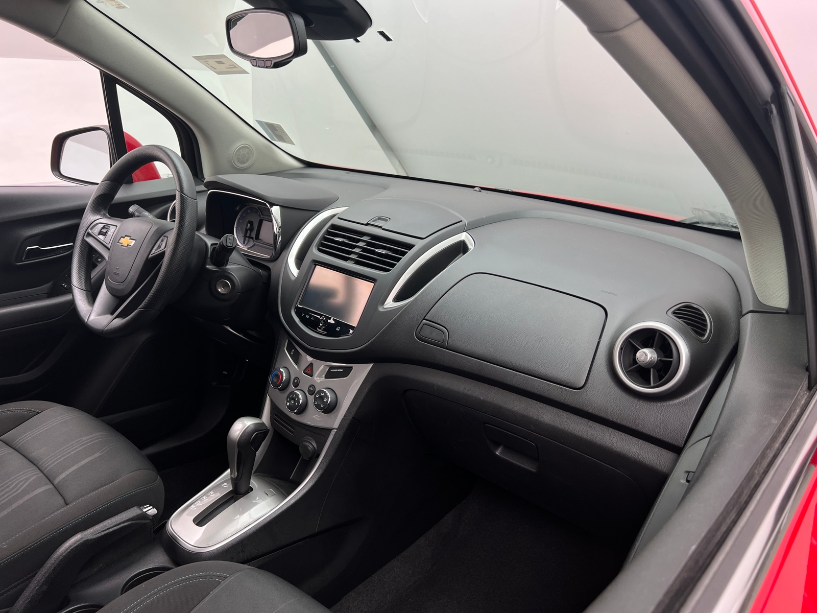 Thumbnail: 2016 Chevrolet Trax - 3