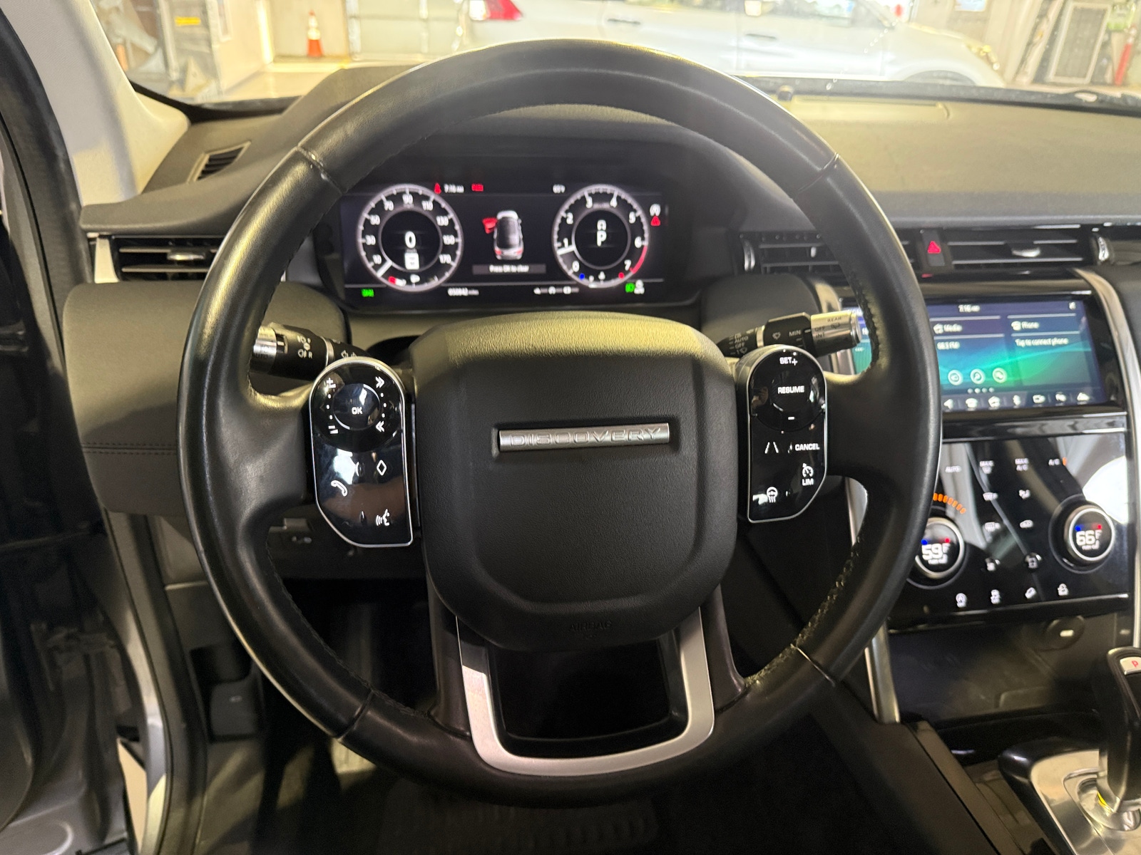 Thumbnail: 2020 Land Rover Discovery Sport - 4