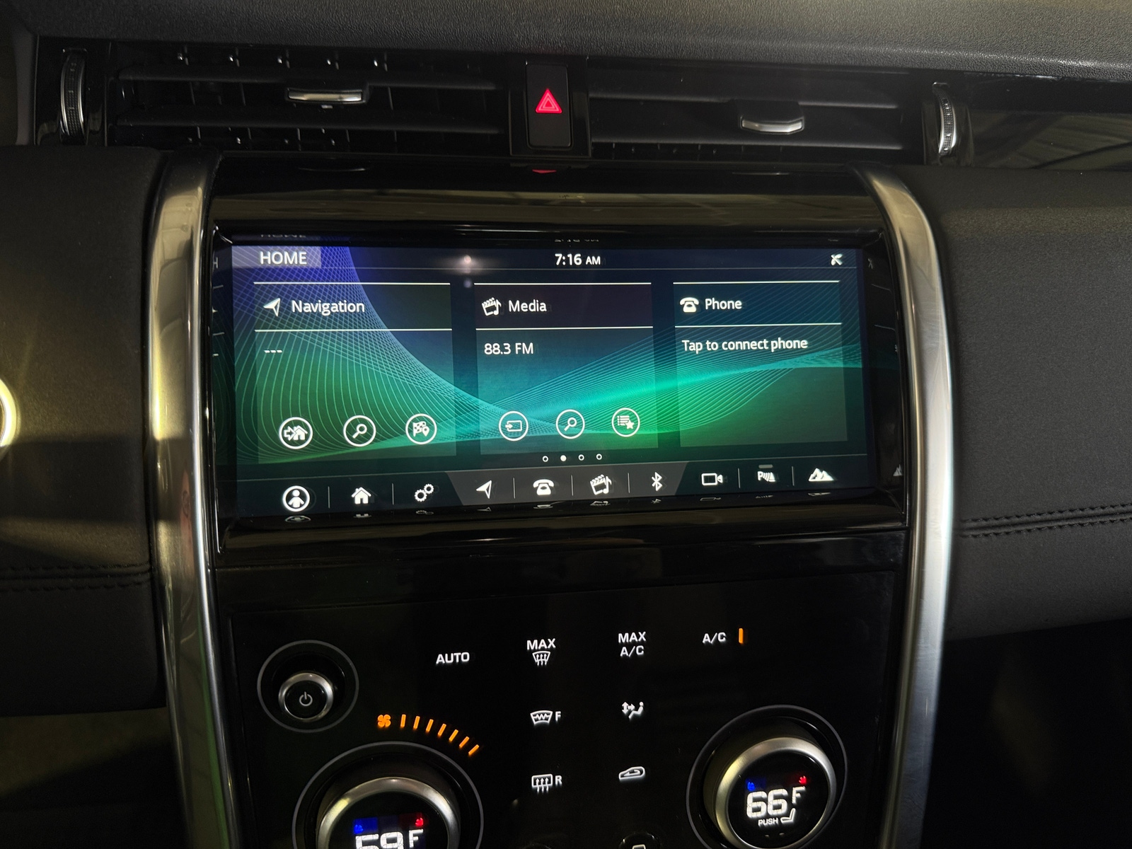 Thumbnail: 2020 Land Rover Discovery Sport - 3