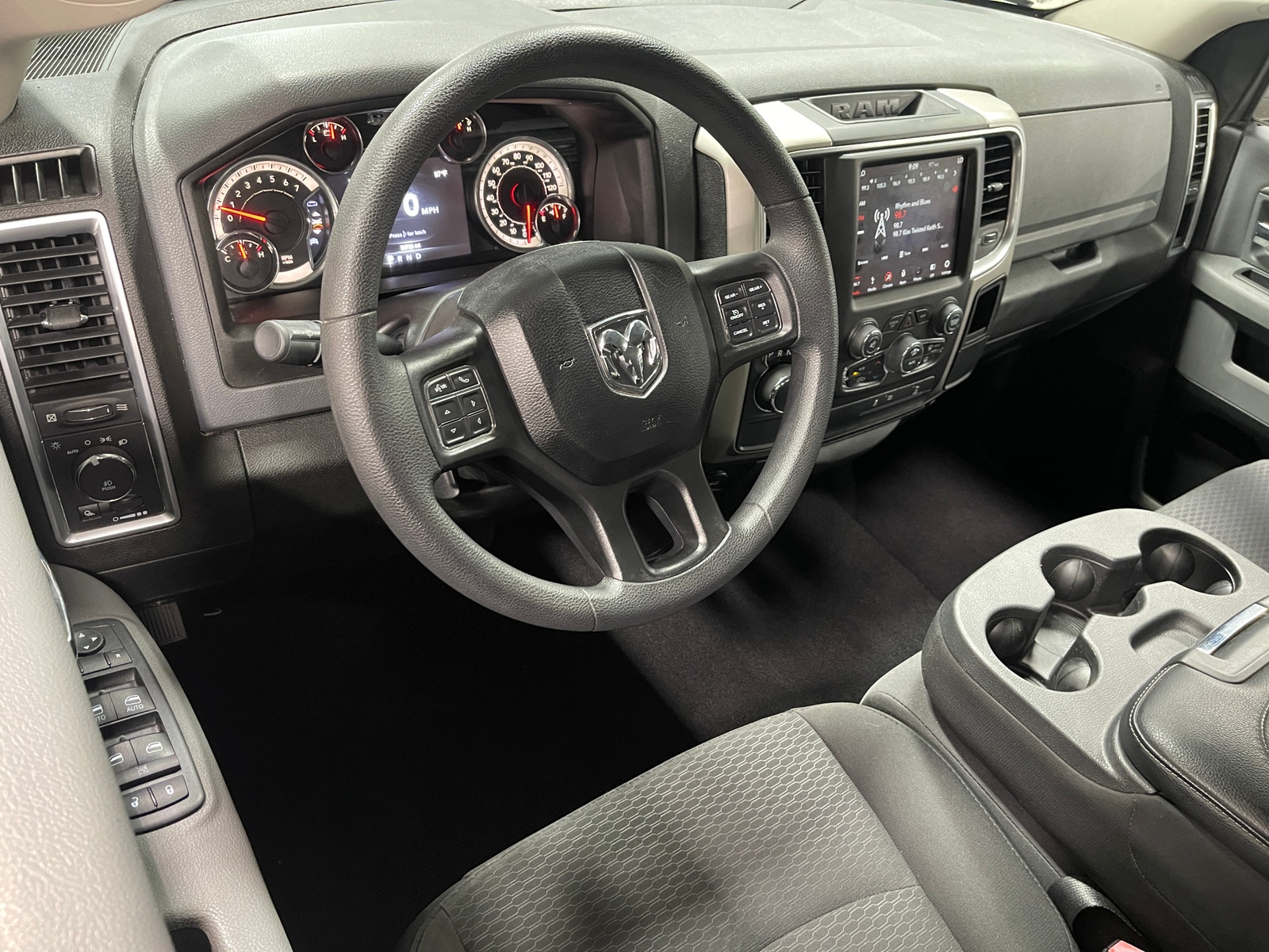Thumbnail: 2019 RAM 1500 Classic - 3