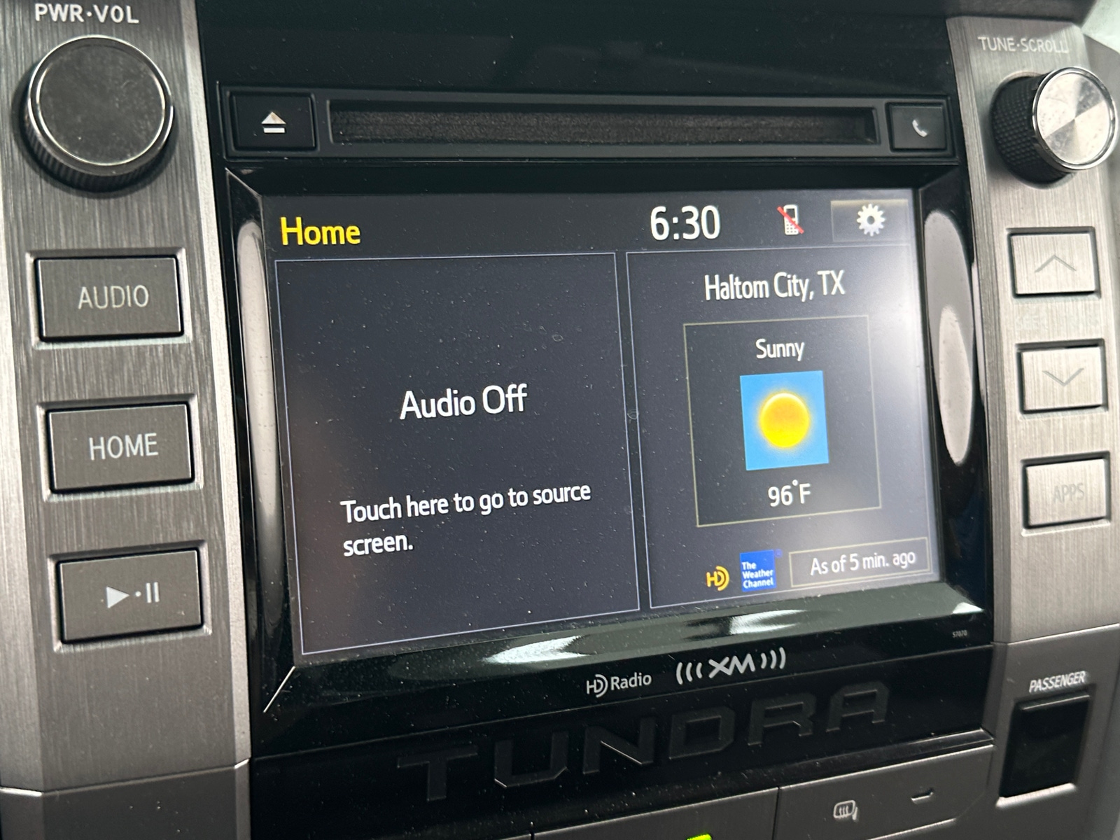 Thumbnail: 2015 Toyota Tundra - 4