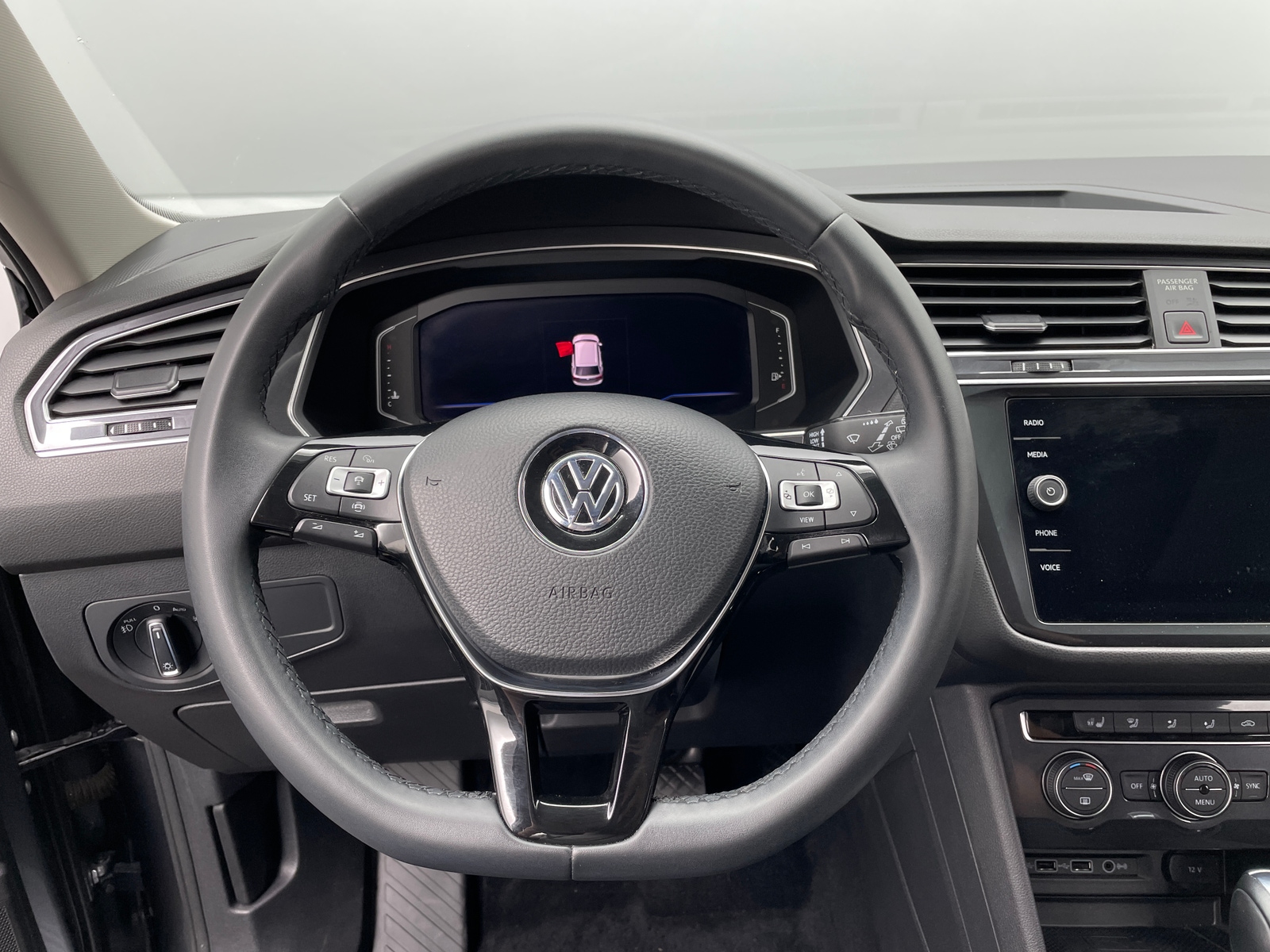 Thumbnail: 2020 Volkswagen Tiguan - 4