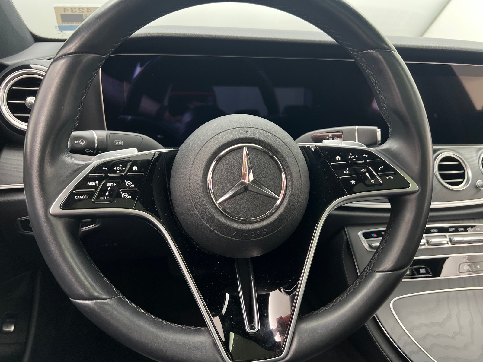 Thumbnail: 2022 Mercedes-Benz E-Class - 4