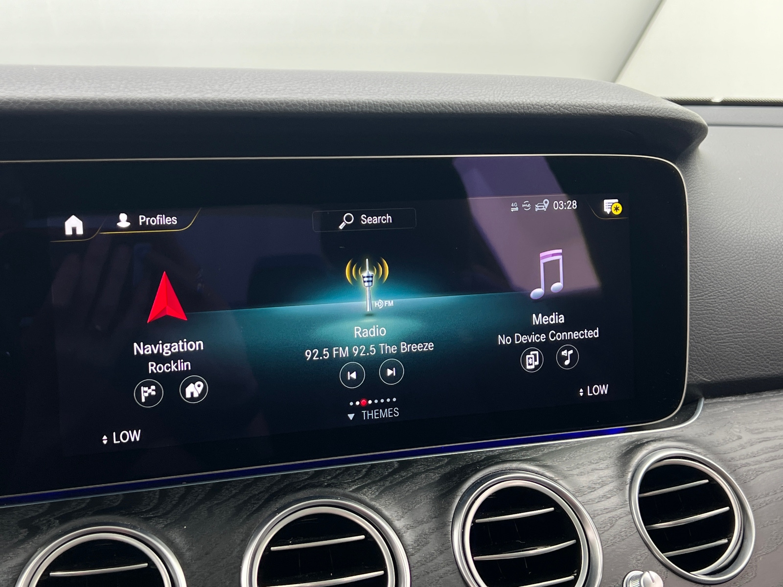 Thumbnail: 2022 Mercedes-Benz E-Class - 3