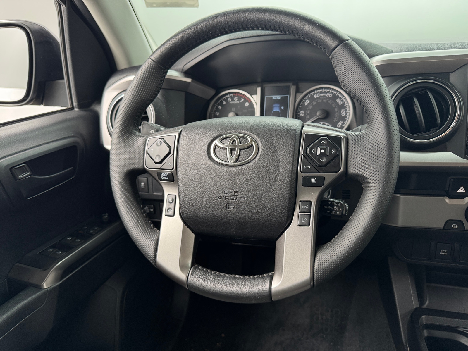 Thumbnail: 2022 Toyota Tacoma - 5