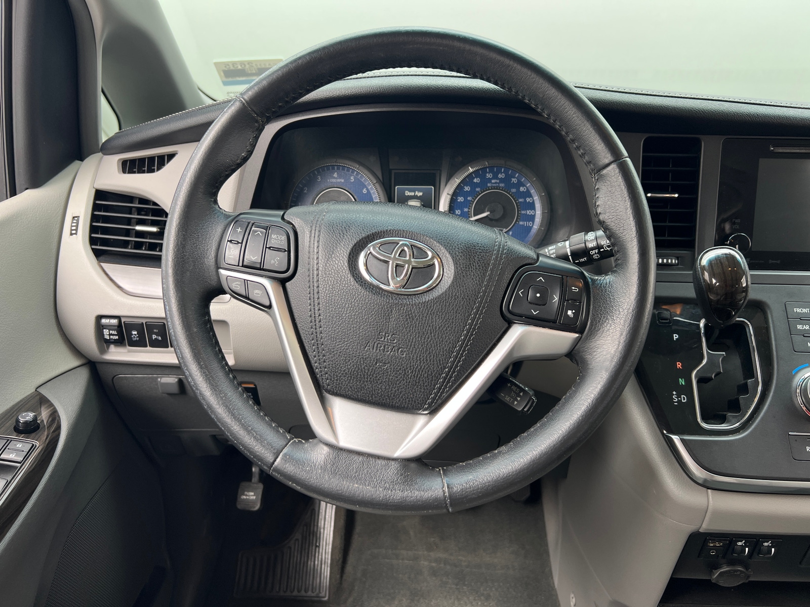 Thumbnail: 2017 Toyota Sienna - 4