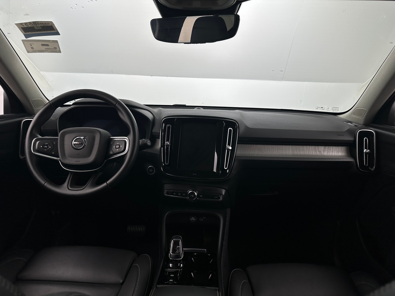 Thumbnail: 2025 Volvo XC40 - 2