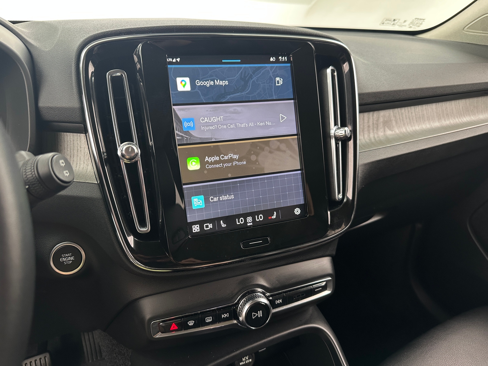 Thumbnail: 2025 Volvo XC40 - 3