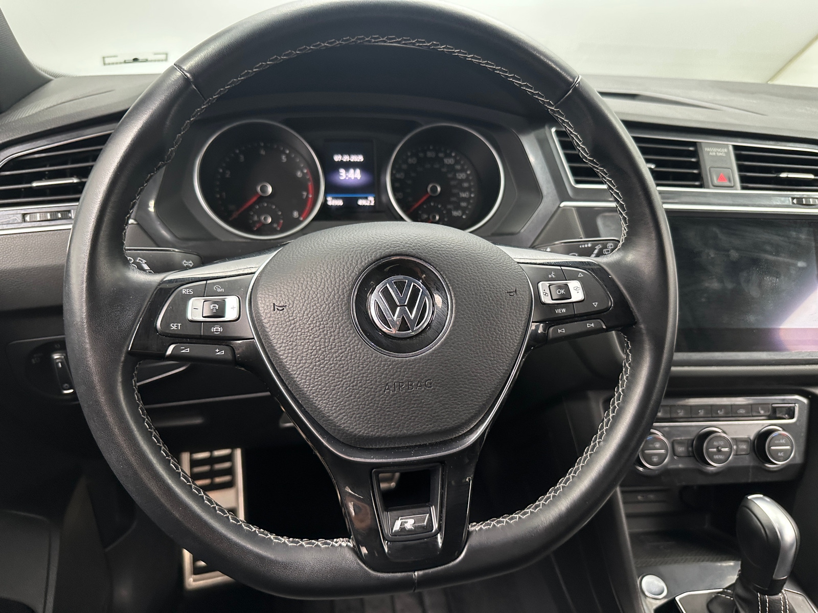 Thumbnail: 2021 Volkswagen Tiguan - 4