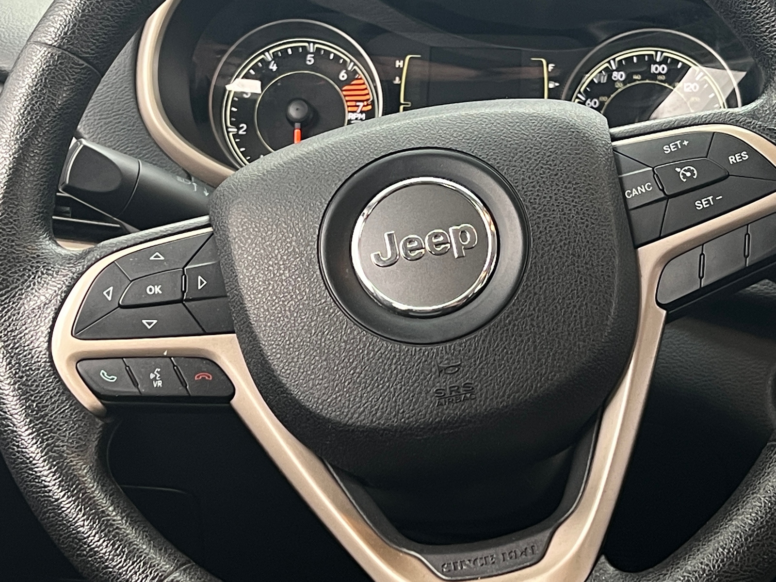 Thumbnail: 2016 Jeep Cherokee - 5