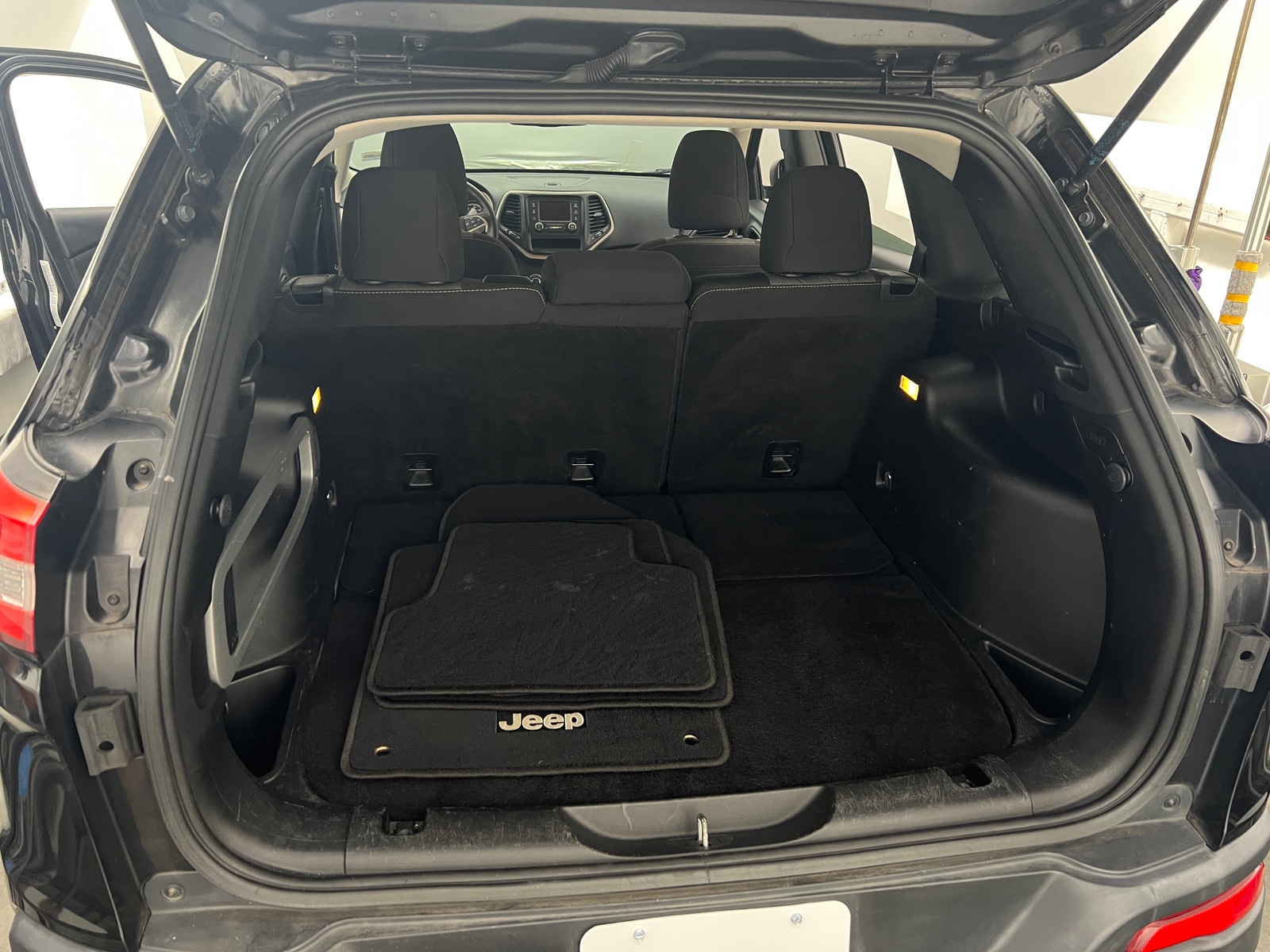 Thumbnail: 2016 Jeep Cherokee - 7
