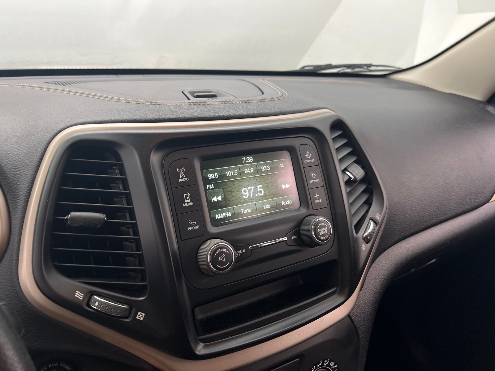 Thumbnail: 2016 Jeep Cherokee - 4