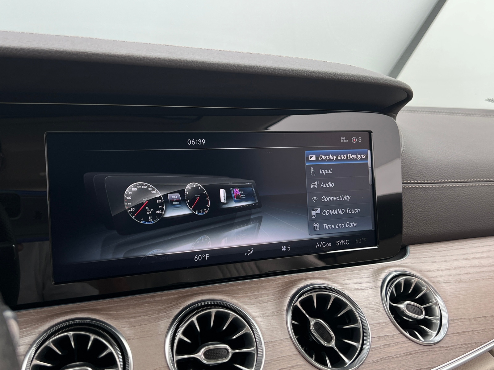 Thumbnail: 2018 Mercedes-Benz E-Class - 2