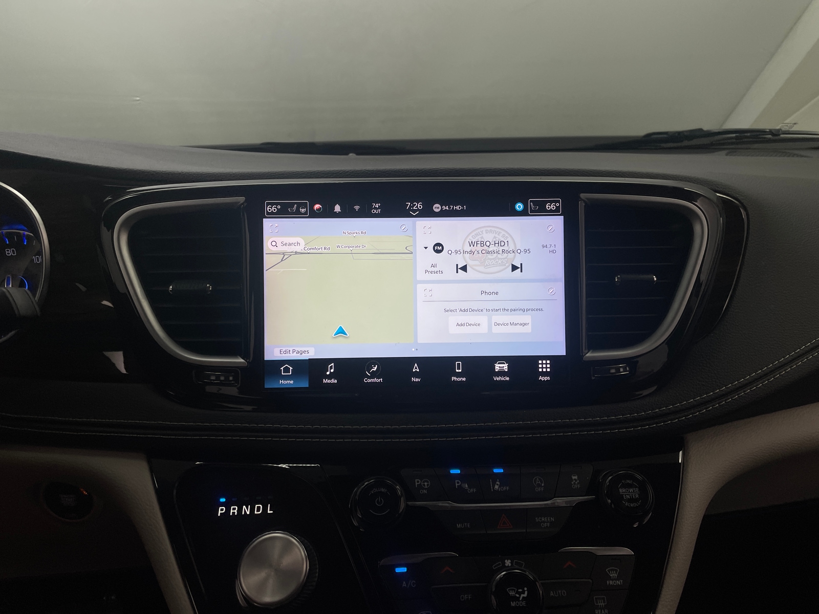 Thumbnail: 2022 Chrysler Pacifica - 3