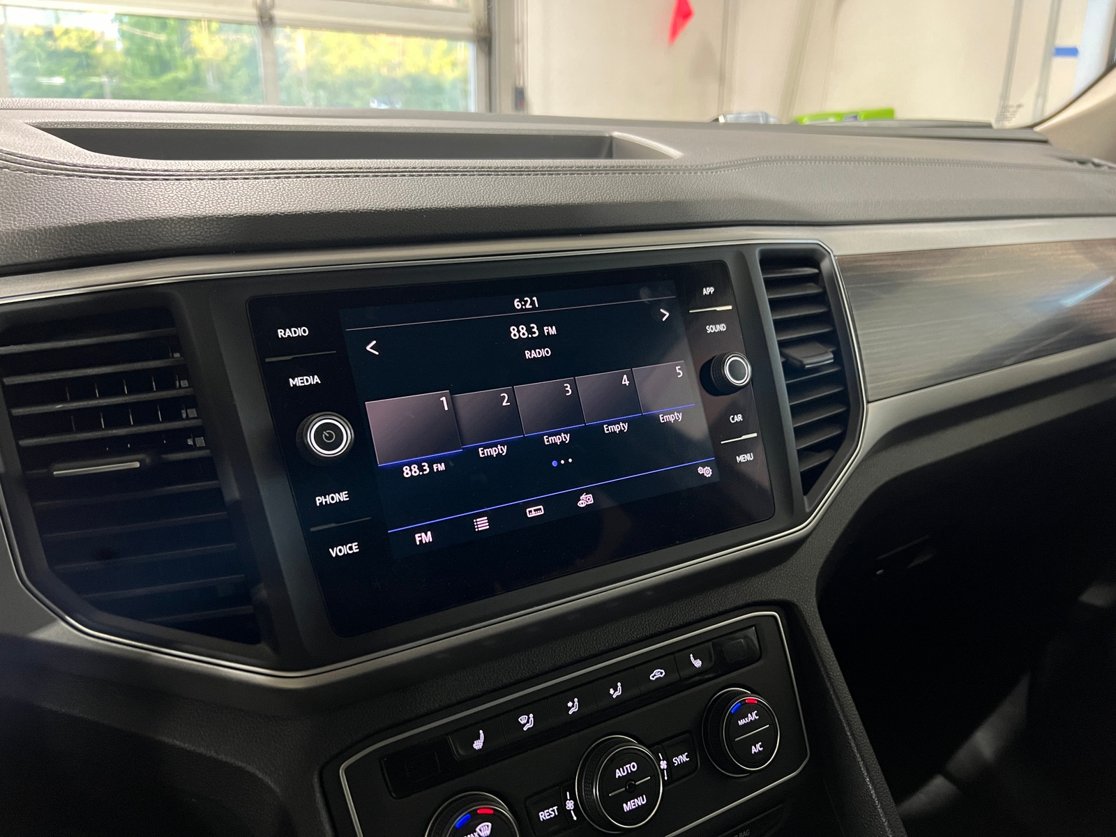Thumbnail: 2018 Volkswagen Atlas - 3