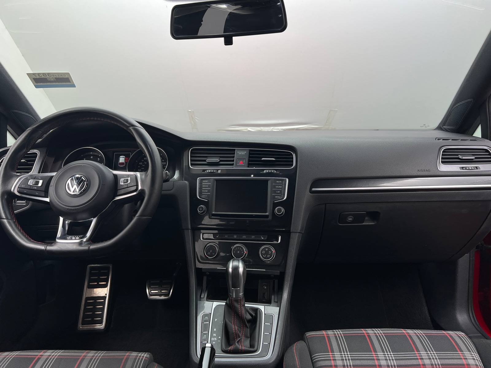 Thumbnail: 2016 Volkswagen Golf - 3